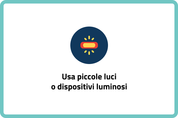 Usa piccole luci o dispositivi luminosi