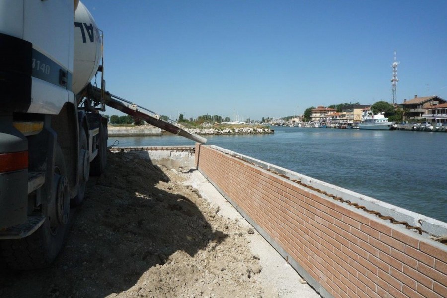 12. Porto canale lavori banchina B - giugno 2013
